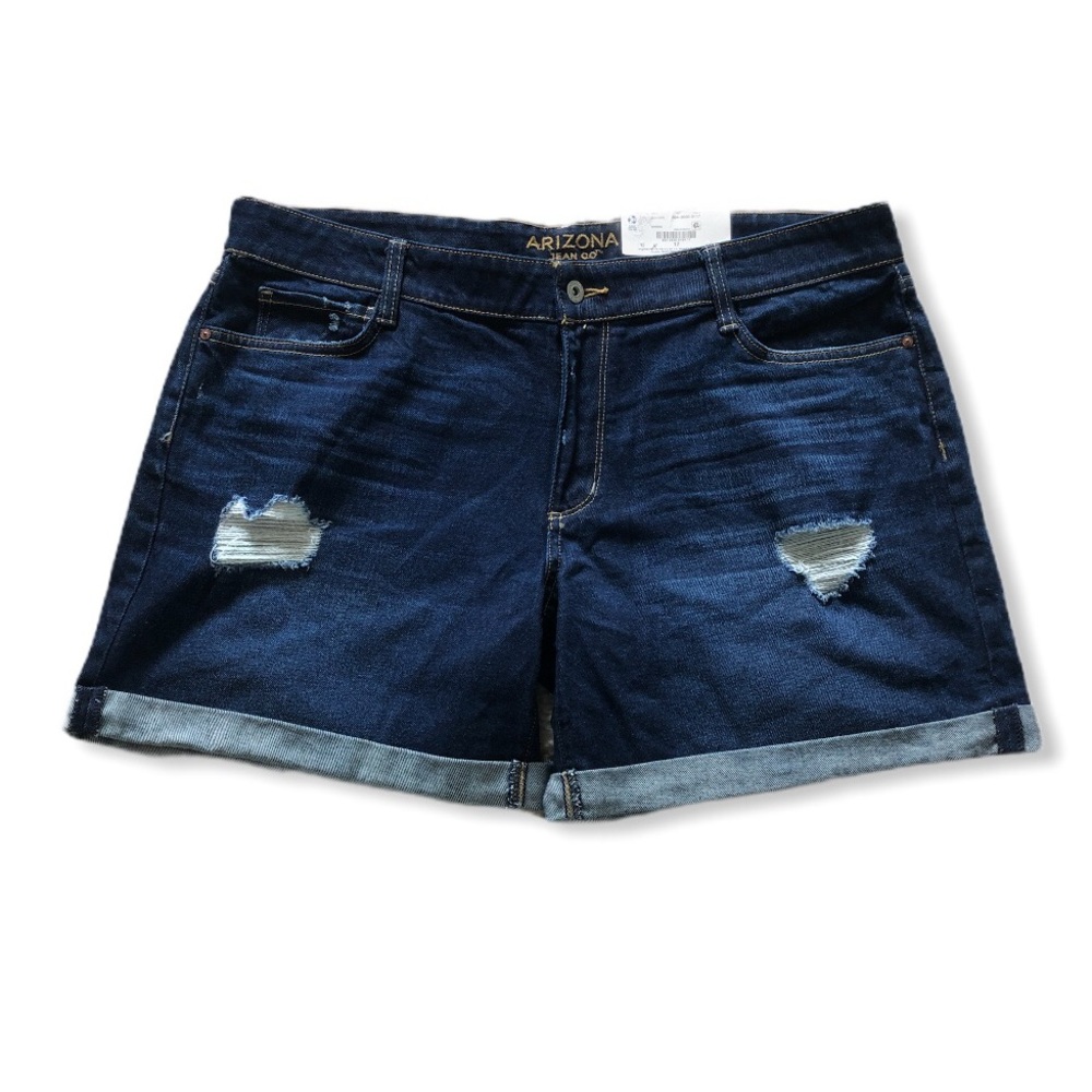 NEW ARIZONA JEAN CO BOYFRIEND SHORTS.